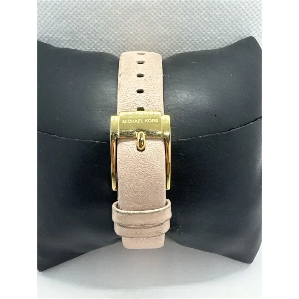 Michael Kors Hartman MK2558 Women's Pink Leather Analog Dial Quartz Watch JNA683